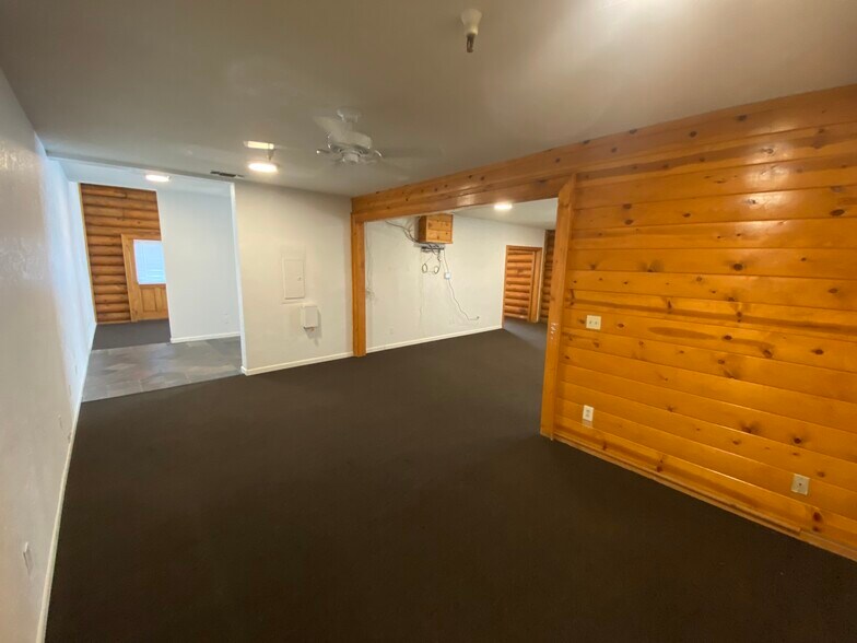 More Photos Of 3971 Durock Rd, Shingle Springs Showroom For Lease