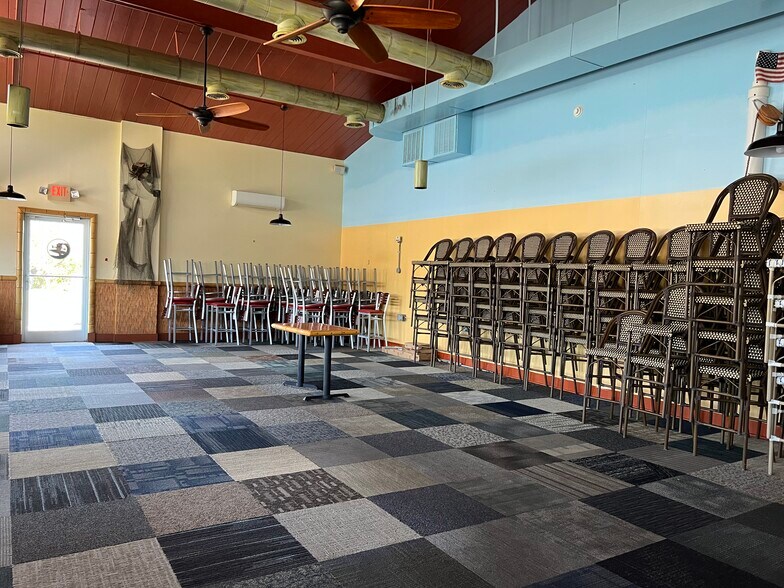More Photos Of 300 N Lake Park Blvd, Carolina Beach Restaurant For Lease