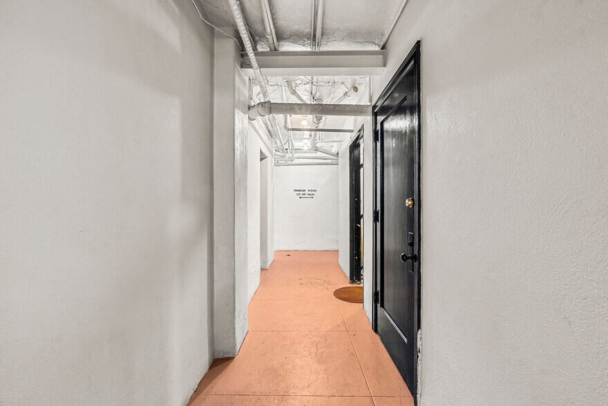 More Photos Of 6400-6404 Hollywood Blvd, Los Angeles Office For Sale