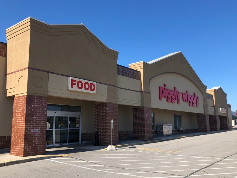 Primary Photo Of 101-215 W Seven Hills Rd, Port Washington Supermarket For Lease