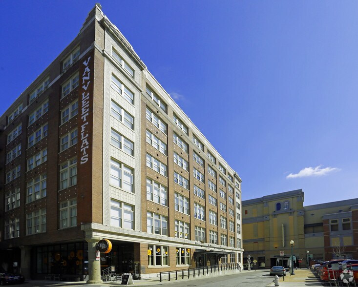 More Photos Of 122 Gayoso Ave, Memphis Apartments For Lease