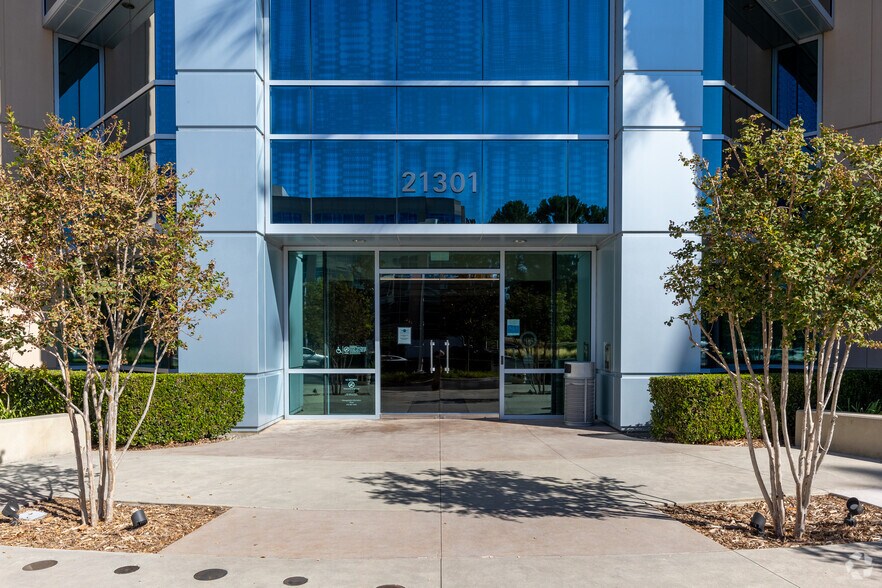 More Photos Of 21271 Burbank Blvd, Woodland Hills Unknown For Sale