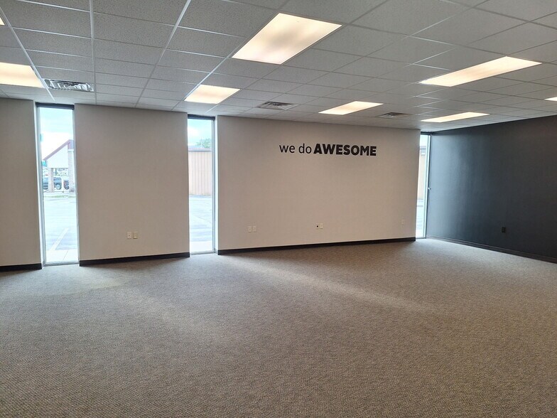 More Photos Of 1800 W Mason St, Green Bay Office For Sale