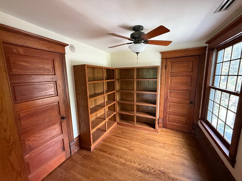 More Photos Of 236 Webster St, Batavia Office For Lease