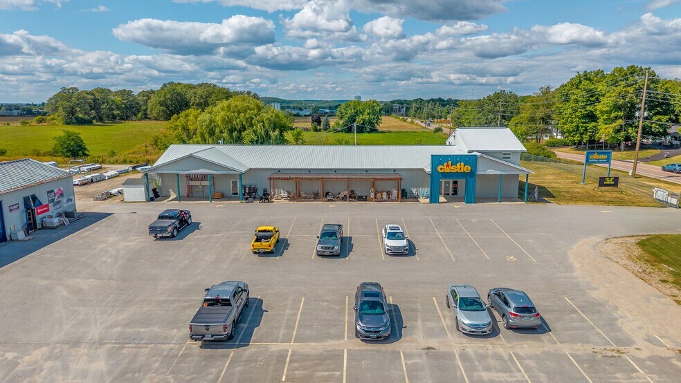 More Photos Of 1054 Gillan Rd, Renfrew General Retail For Sale