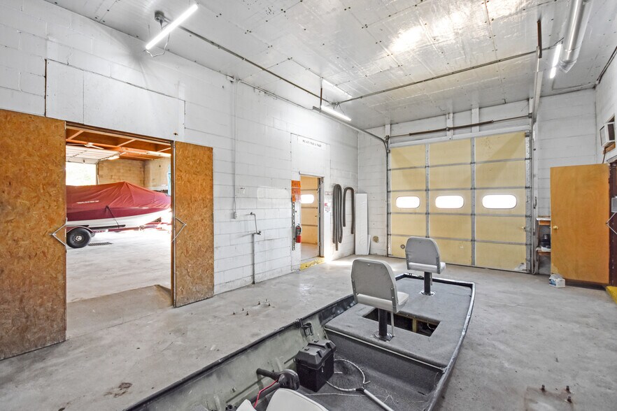 More Photos Of 100 W Falcon Hwy, Flanagan Flex For Sale