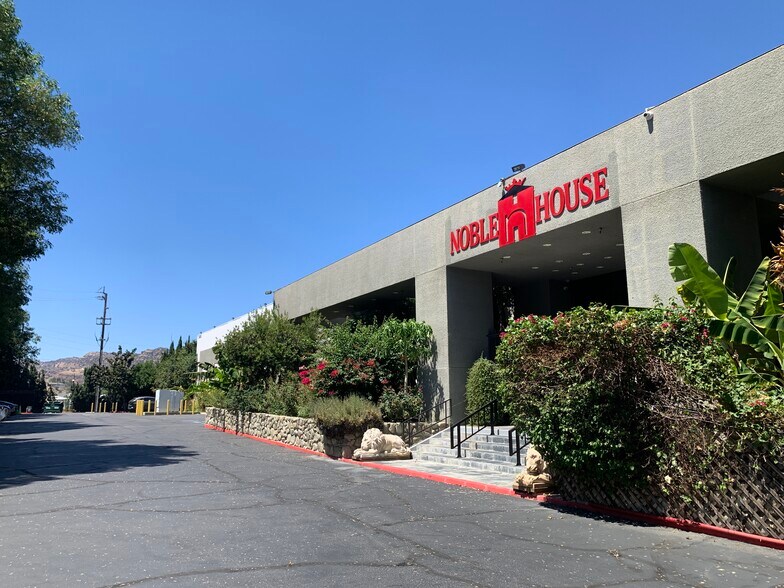 More Photos Of 21325 Superior St, Chatsworth Manufacturing For Lease