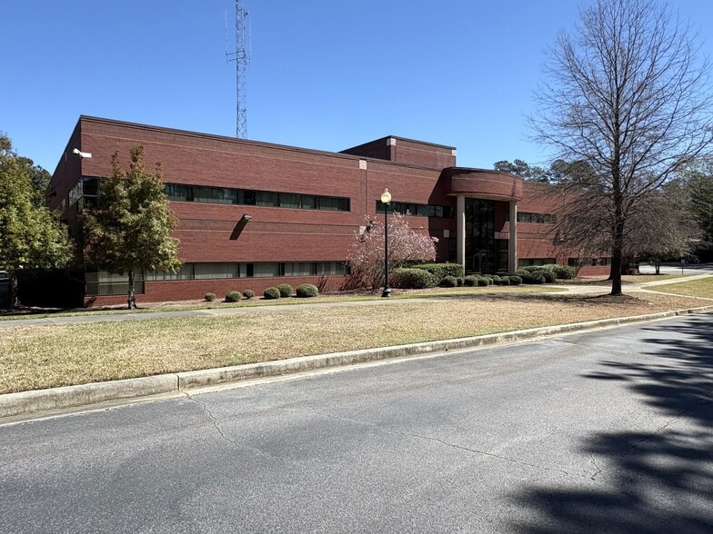 More Photos Of 151 Westpark Blvd, Columbia Office For Sale