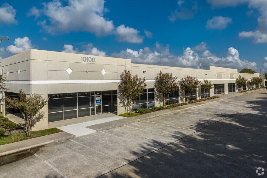 More Photos Of 10010 W Sam Houston Pky S, Houston Unknown For Lease