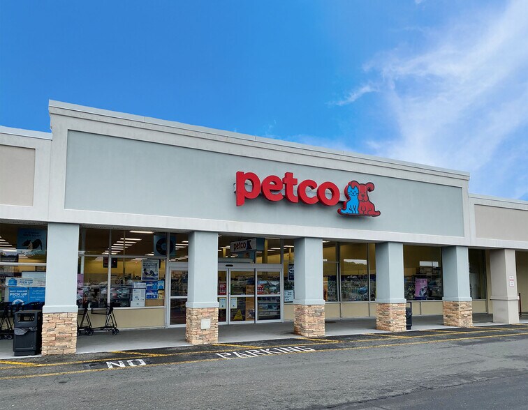 More Photos Of 700-800 Queen St, Southington Unknown For Lease