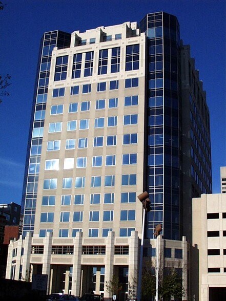 Primary Photo Of 100 Peabody Pl, Memphis Office For Lease