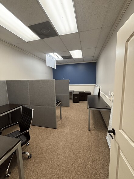 More Photos Of 111 Library Hill Ln, Lexington Storefront Retail Office For Lease