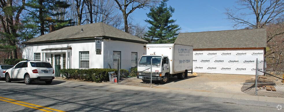 Primary Photo Of 153 Main St, Roslyn Medical For Lease