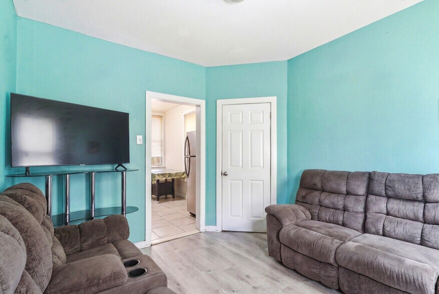 More Photos Of 369 E Kinney St, Newark Apartments For Sale