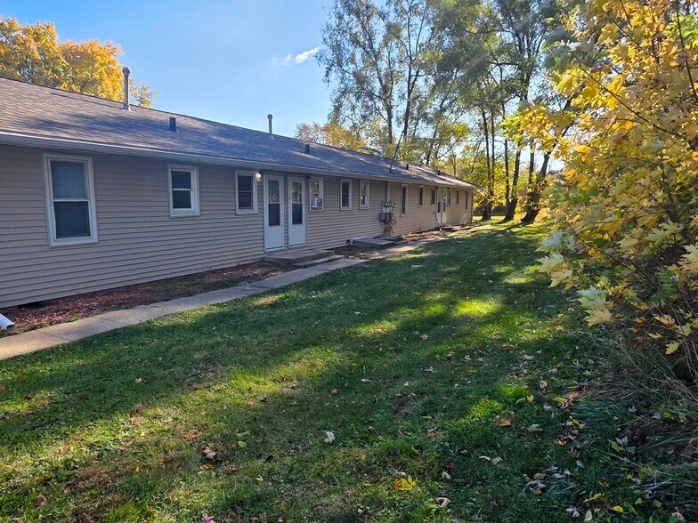 More Photos Of 305 E 25th Street Pl S, Newton Apartments For Sale