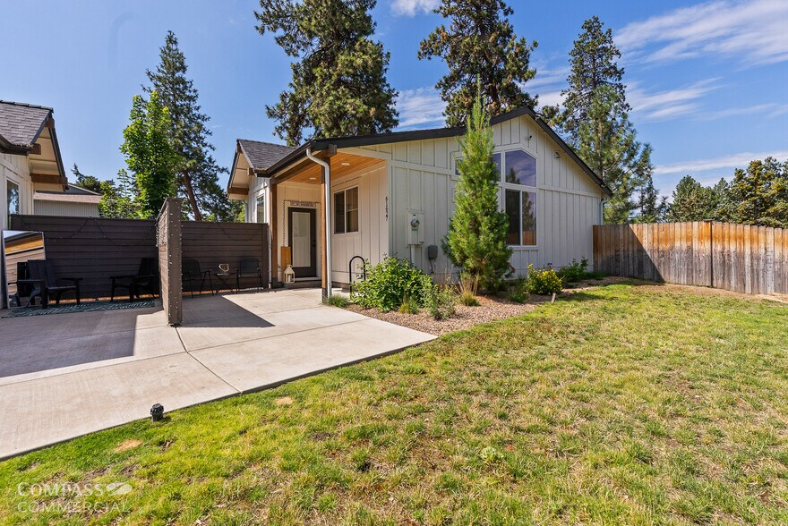 More Photos Of 61615 Alstrup Rd, Bend Apartments For Sale