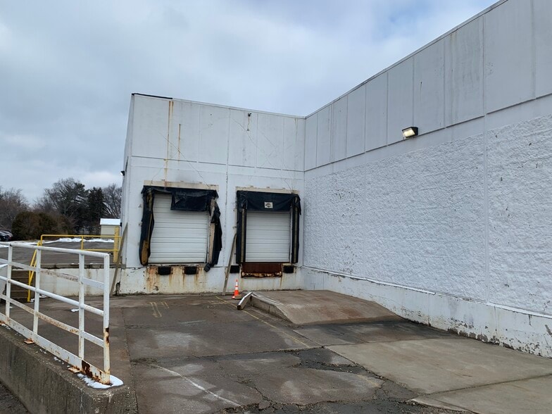 More Photos Of 5205 22nd Ave, Moline Freestanding For Sale