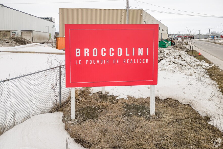 More Photos Of 1331 Av De La Gare, Mascouche Distribution For Sale