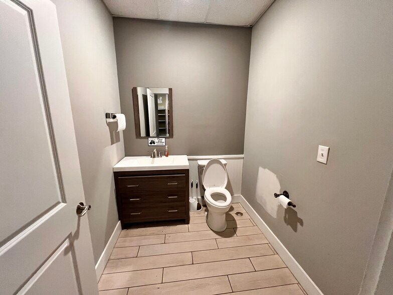 More Photos Of 810 Ohio Pike, Withamsville Office For Lease