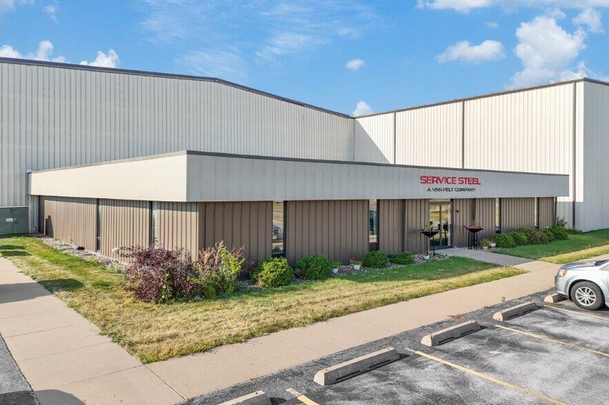 More Photos Of 2930 Morton Dr, East Moline Warehouse For Lease