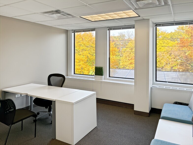 More Photos Of 1010 Lake St, Oak Park Coworking Space