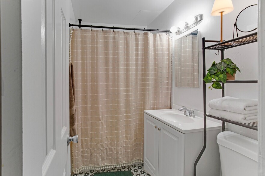 More Photos Of 817 Mira Mar Ave, Long Beach Apartments For Sale