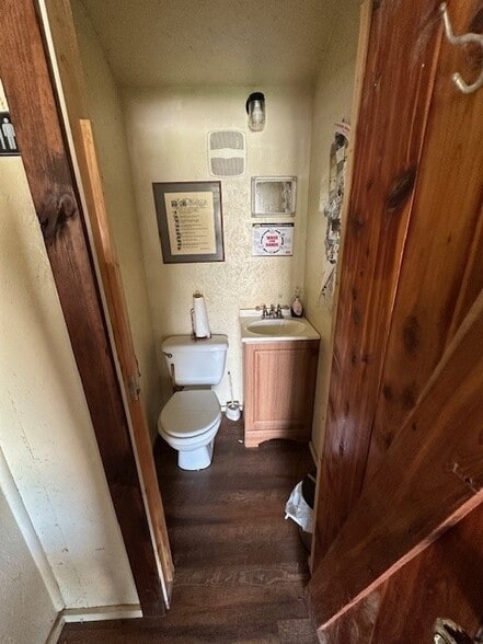 More Photos Of 269 S Main St, Lobelville Light Distribution For Sale