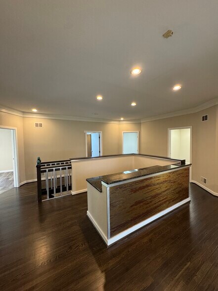 More Photos Of 5126-5130 Blazer Memorial Pky, Dublin Office For Lease