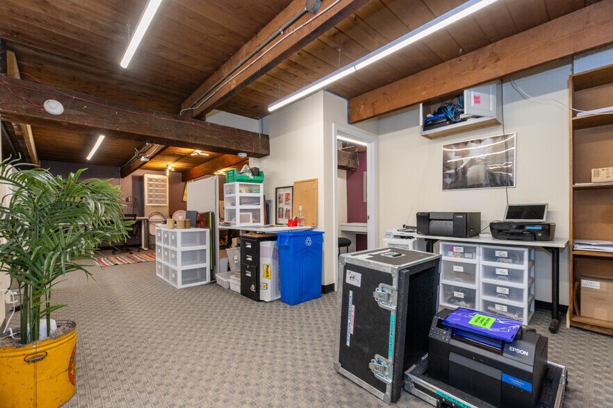 More Photos Of 10-12 Park St, Winchester Flex For Lease