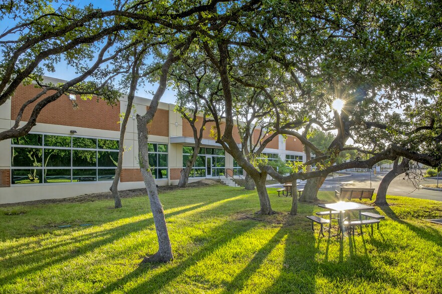 More Photos Of 12447 Network Blvd, San Antonio Office For Lease