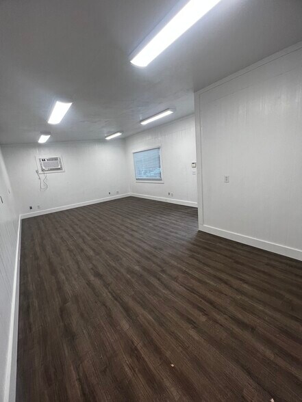 More Photos Of 130 Arlington Rd S, Jacksonville Flex For Lease