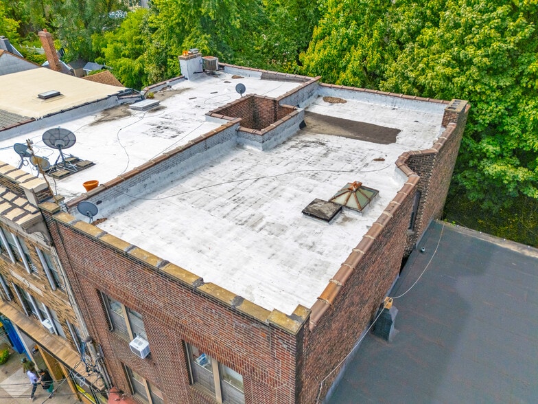 More Photos Of 204 Bay St, Staten Island Storefront Retail Residential For Sale