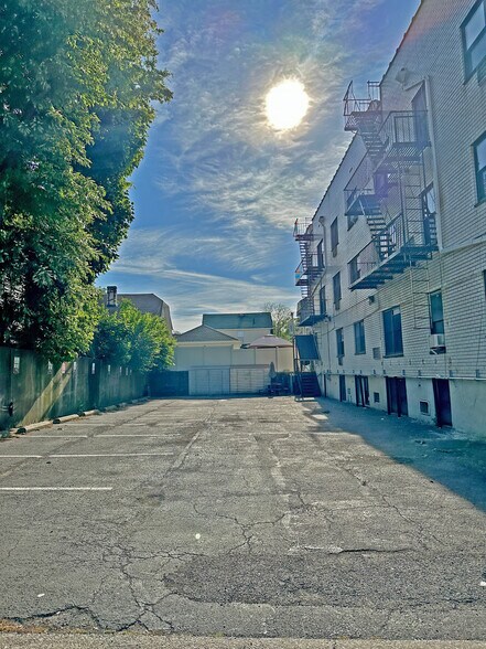 More Photos Of 690 Castleton Ave, Staten Island Apartments For Lease