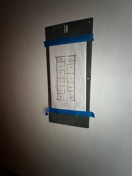 More Photos Of 102 W Dallas St, Llano Storefront Retail Office For Lease