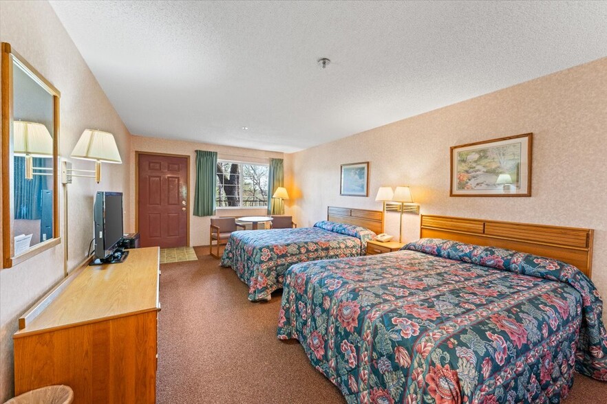 More Photos Of 3043 E Van Buren, Eureka Springs Hotel For Sale