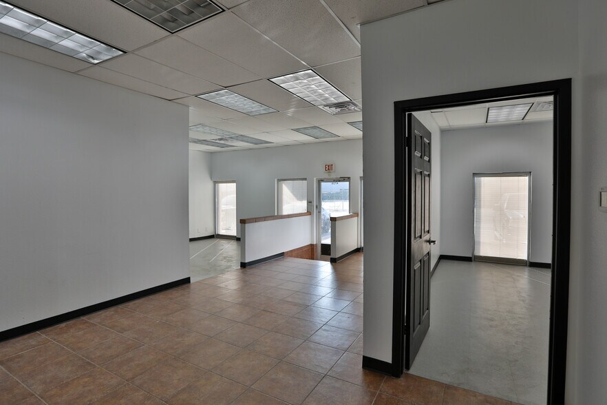 More Photos Of 4728 Goldfield, San Antonio Unknown For Lease