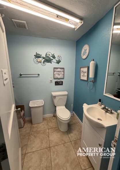 More Photos Of 5011 15th St E, Bradenton Office For Sale