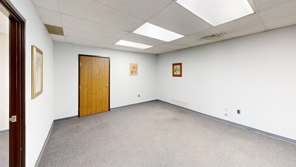 More Photos Of 32969 Hamilton Ct, Farmington Hills Office For Sale