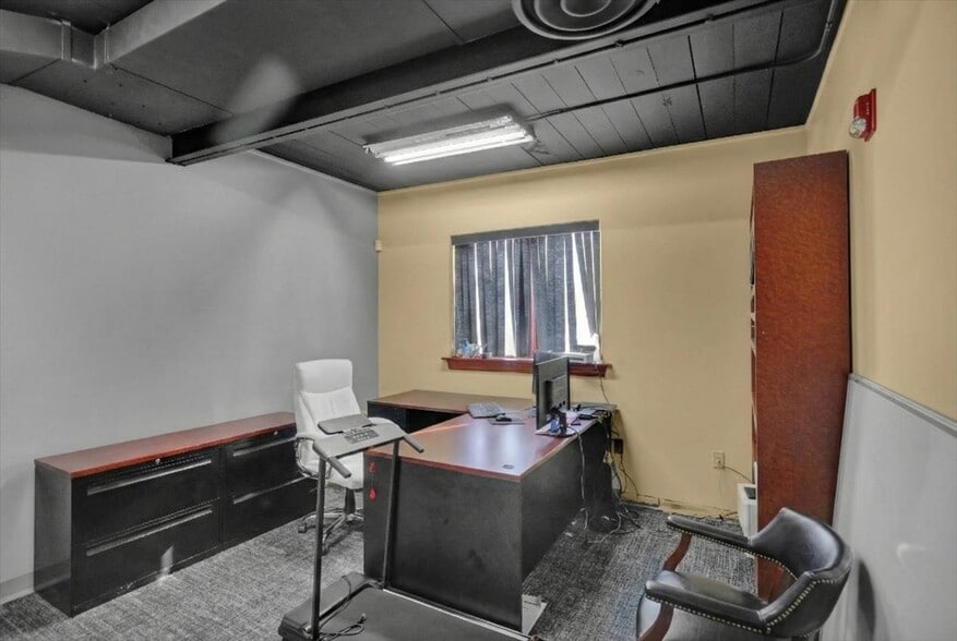 More Photos Of 426 Warren St, Reading Office For Sale