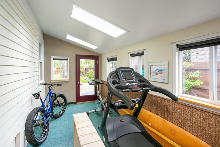 More Photos Of 313 1st Ave, Laurel Office For Sale