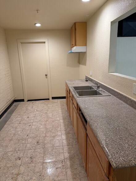 More Photos Of 510 Macdonald Ave, Richmond Storefront Retail Residential For Lease