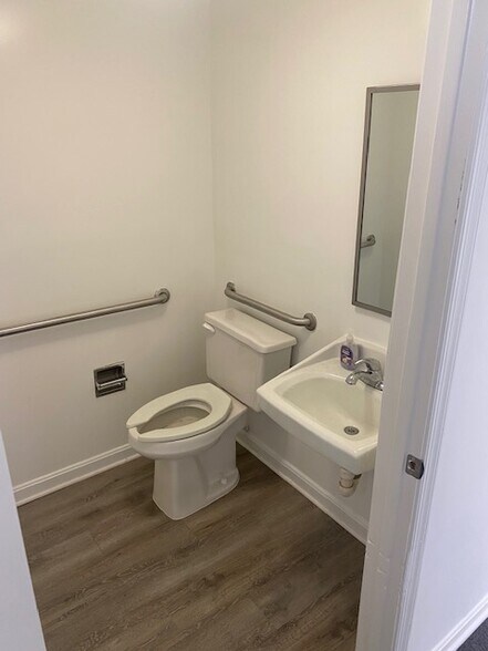 More Photos Of 4216 Evergreen Ln, Annandale Medical For Sale