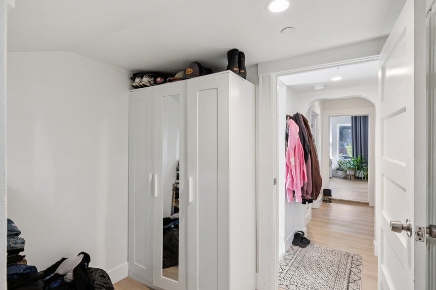 More Photos Of 250 Red Hill Ave, San Anselmo Apartments For Sale