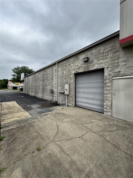 More Photos Of 1935 N Market St, Shreveport Freestanding For Sale