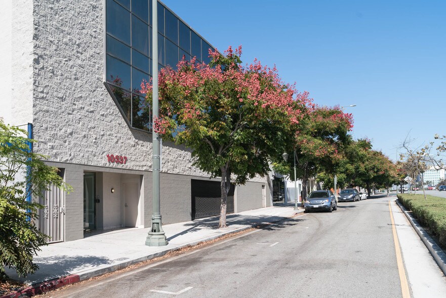 More Photos Of 10537 Santa Monica Blvd, Los Angeles Medical For Sale