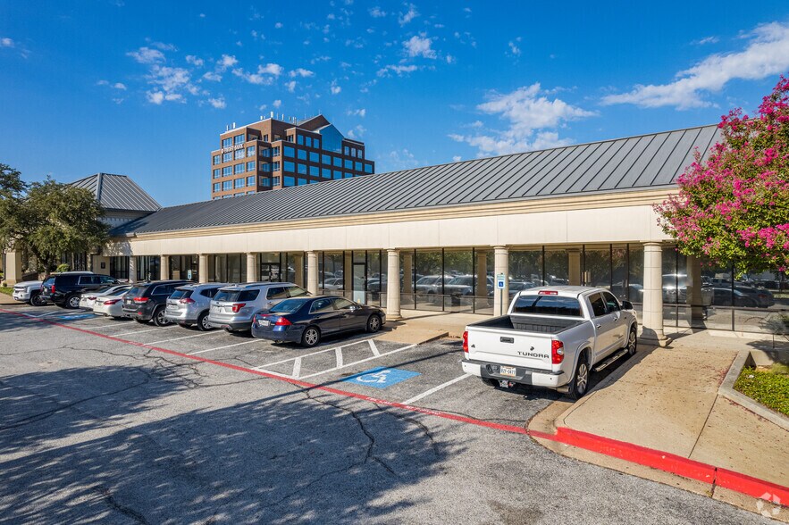 More Photos Of 900 W Airport Fwy, Hurst Unknown For Lease