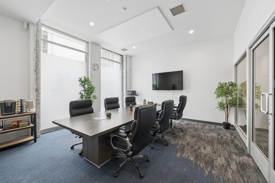 More Photos Of 1140 S Hope St, Los Angeles Showroom For Lease