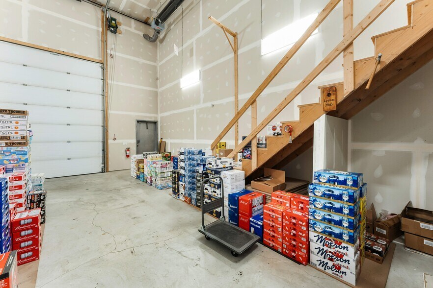 More Photos Of 25 Beju Ind. Dr, Sylvan Lake Department Store For Sale