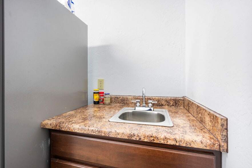 More Photos Of 4136 South Scenic, Springfield Office For Sale