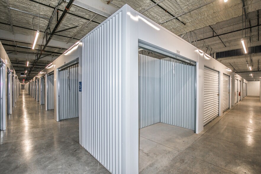 More Photos Of 1699 Airways Blvd, Memphis Self Storage For Sale